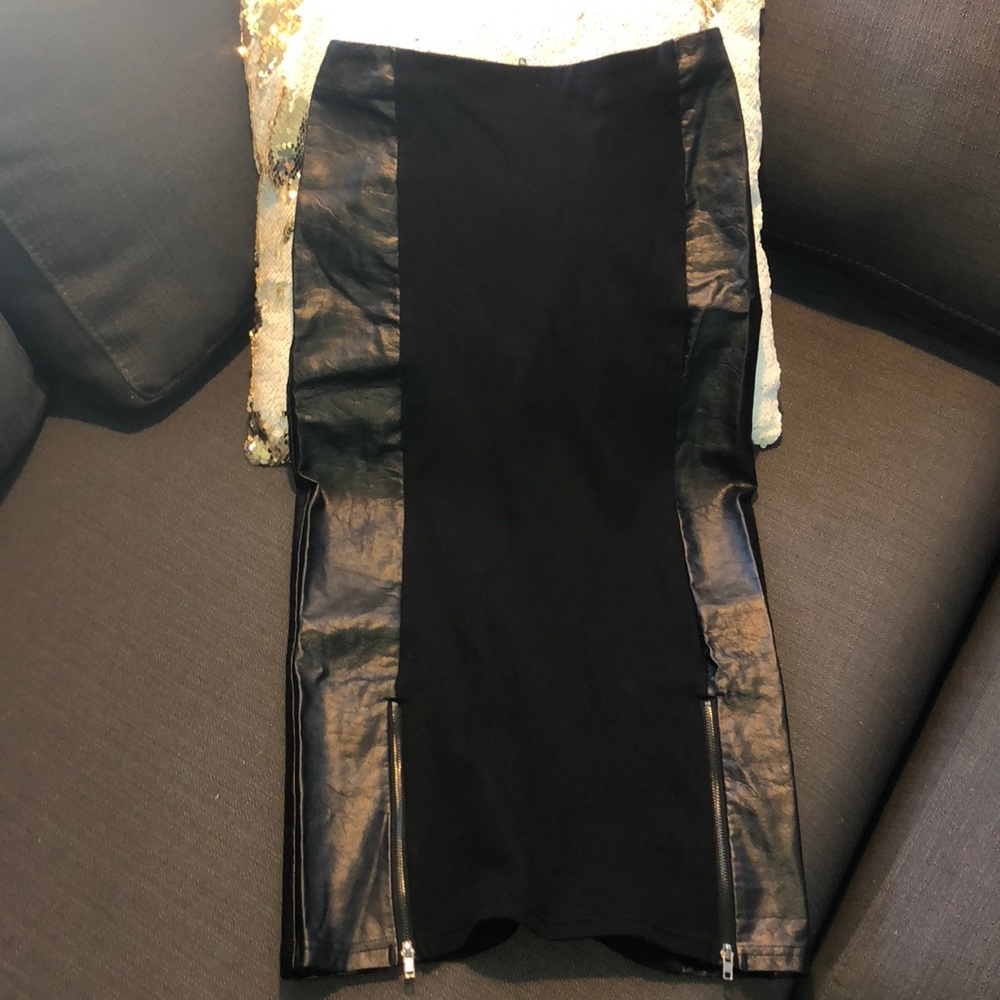 Midi black skirt with faux leather side detail
